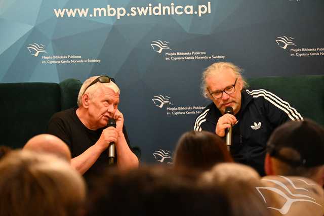 [FOTO] Tydzień Bibliotek rozpoczęty spotkaniem autorskim z Marcinem Świetlickim i Mariuszem Czubajem