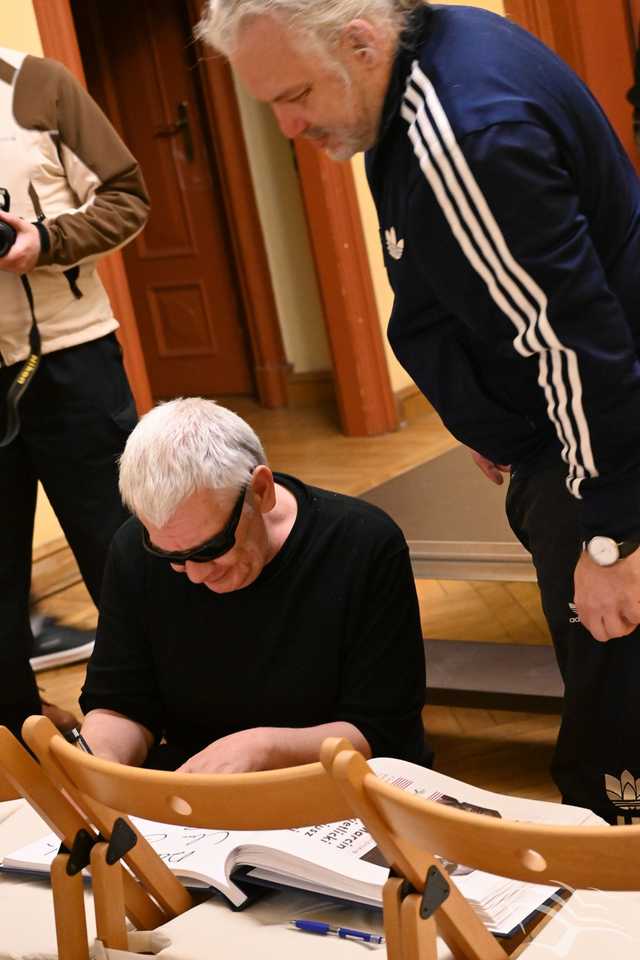 [FOTO] Tydzień Bibliotek rozpoczęty spotkaniem autorskim z Marcinem Świetlickim i Mariuszem Czubajem