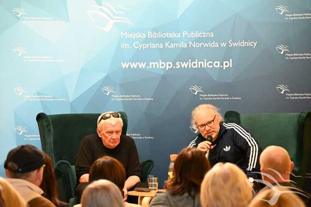 [FOTO] Tydzień Bibliotek rozpoczęty spotkaniem autorskim z Marcinem Świetlickim i Mariuszem Czubajem