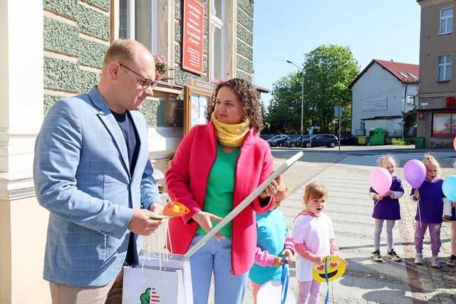 [FOTO] Najmłodsi mieszkańcy Żarowa celebrowali Święto Optymizmu