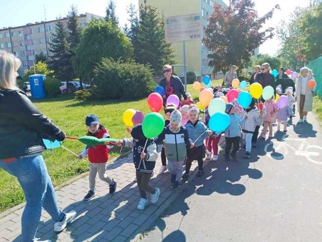 [FOTO] Najmłodsi mieszkańcy Żarowa celebrowali Święto Optymizmu