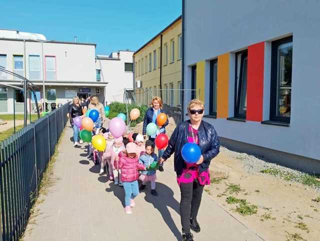 [FOTO] Najmłodsi mieszkańcy Żarowa celebrowali Święto Optymizmu