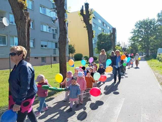 [FOTO] Najmłodsi mieszkańcy Żarowa celebrowali Święto Optymizmu