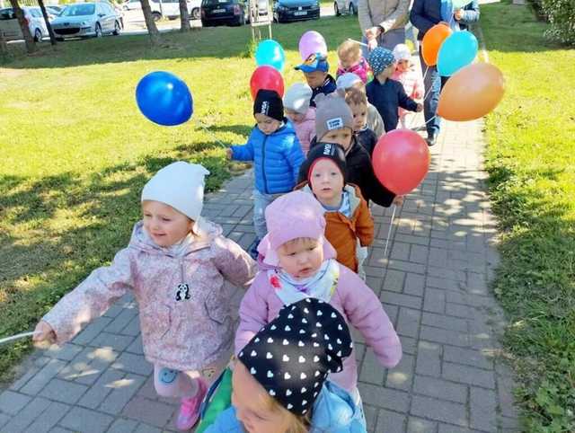 [FOTO] Najmłodsi mieszkańcy Żarowa celebrowali Święto Optymizmu