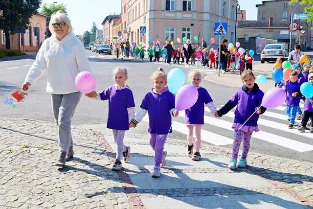 [FOTO] Najmłodsi mieszkańcy Żarowa celebrowali Święto Optymizmu