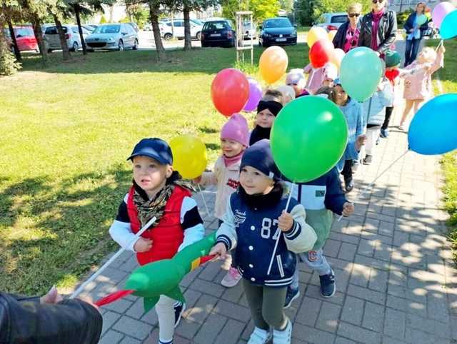 [FOTO] Najmłodsi mieszkańcy Żarowa celebrowali Święto Optymizmu