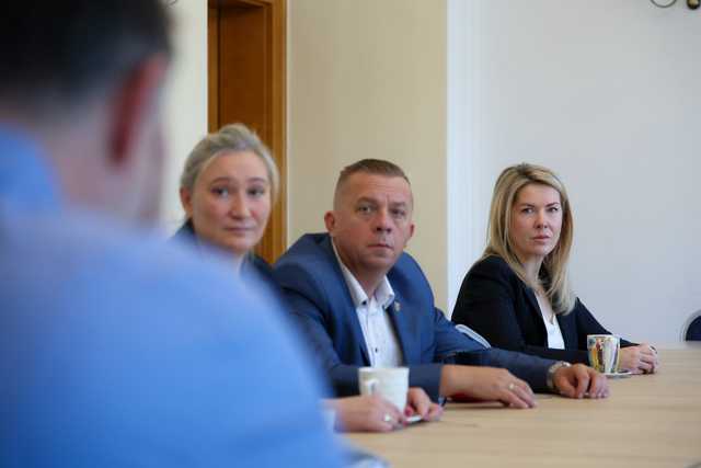 [FOTO] Samorządowcy z naszego powiatu spotkali się z ministrem Kierwińskim. W jakim celu?