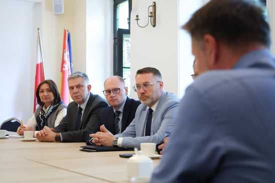 [FOTO] Samorządowcy z naszego powiatu spotkali się z ministrem Kierwińskim. W jakim celu?