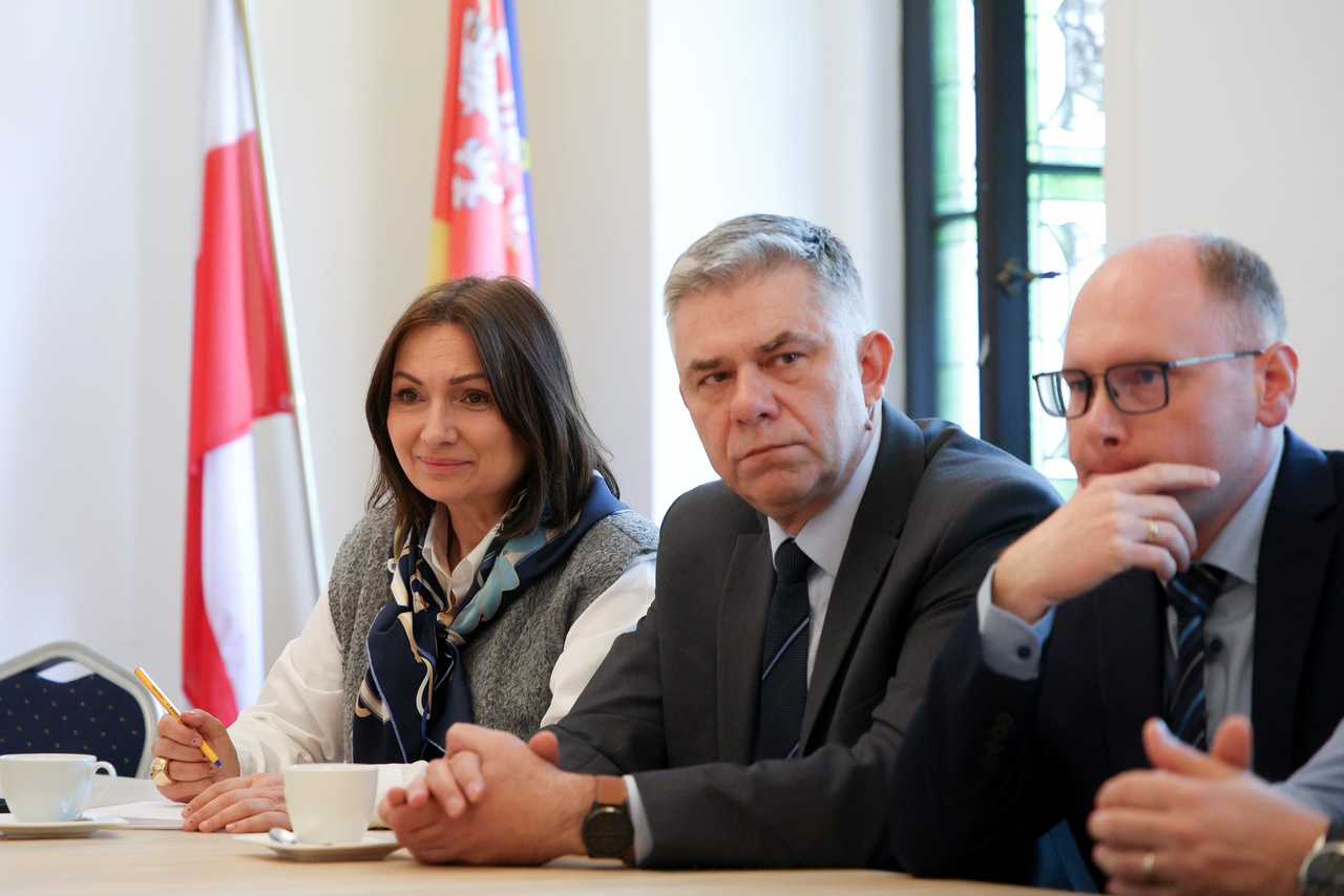 [FOTO] Samorządowcy z naszego powiatu spotkali się z ministrem Kierwińskim. W jakim celu?