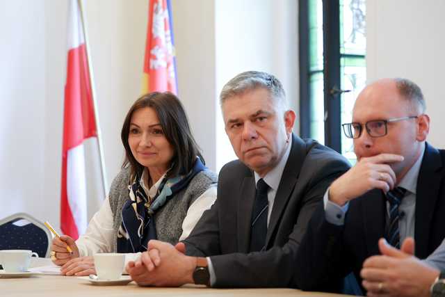 [FOTO] Samorządowcy z naszego powiatu spotkali się z ministrem Kierwińskim. W jakim celu?