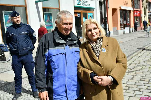 [WIDEO/FOTO] Cieszmy się nadzieją. Żółty Marsz ponownie przeszedł przez świdnicki rynek