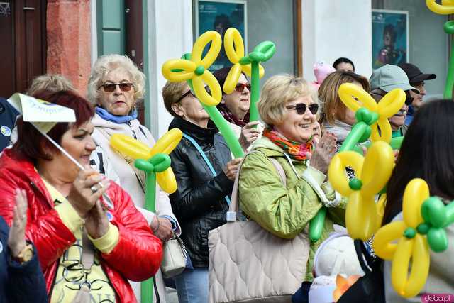[WIDEO/FOTO] Cieszmy się nadzieją. Żółty Marsz ponownie przeszedł przez świdnicki rynek