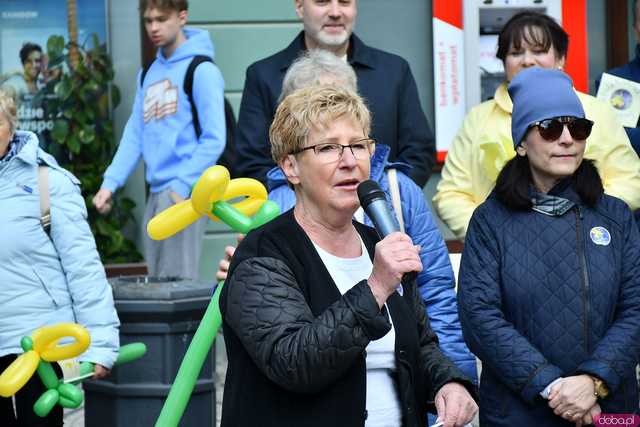 [WIDEO/FOTO] Cieszmy się nadzieją. Żółty Marsz ponownie przeszedł przez świdnicki rynek