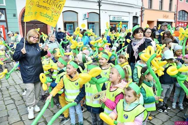 [WIDEO/FOTO] Cieszmy się nadzieją. Żółty Marsz ponownie przeszedł przez świdnicki rynek