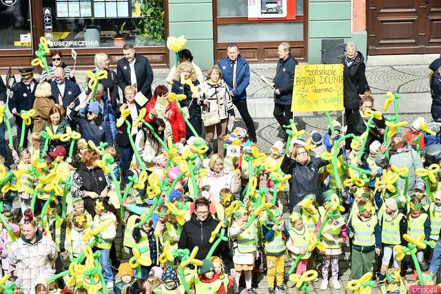 [WIDEO/FOTO] Cieszmy się nadzieją. Żółty Marsz ponownie przeszedł przez świdnicki rynek