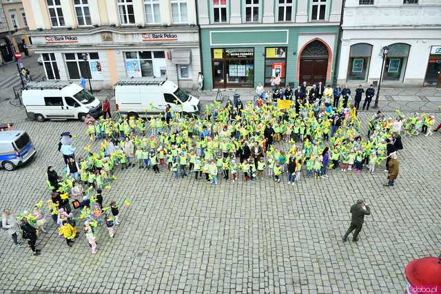 [WIDEO/FOTO] Cieszmy się nadzieją. Żółty Marsz ponownie przeszedł przez świdnicki rynek