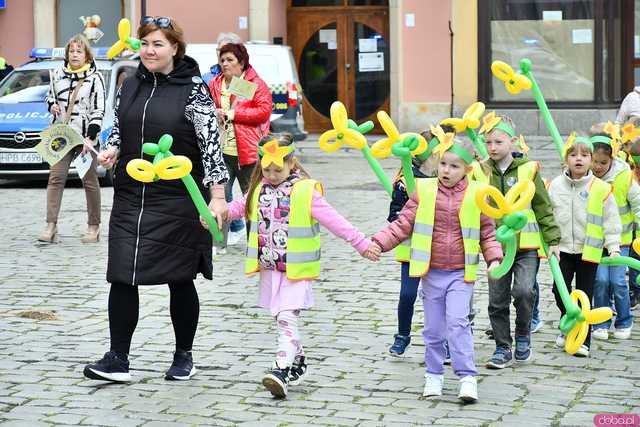 [WIDEO/FOTO] Cieszmy się nadzieją. Żółty Marsz ponownie przeszedł przez świdnicki rynek