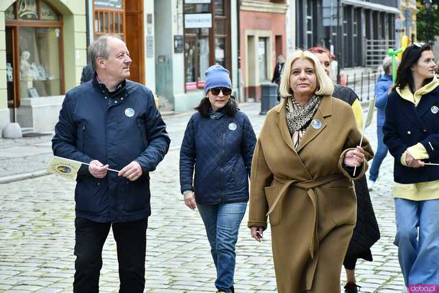 [WIDEO/FOTO] Cieszmy się nadzieją. Żółty Marsz ponownie przeszedł przez świdnicki rynek