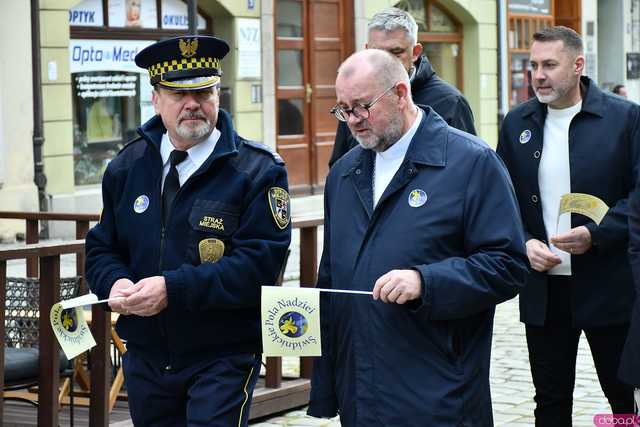 [WIDEO/FOTO] Cieszmy się nadzieją. Żółty Marsz ponownie przeszedł przez świdnicki rynek