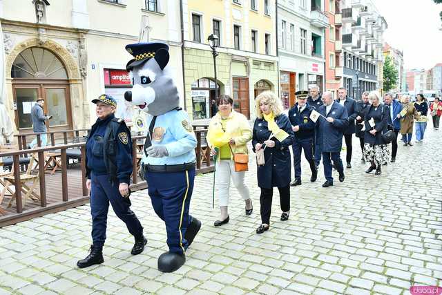 [WIDEO/FOTO] Cieszmy się nadzieją. Żółty Marsz ponownie przeszedł przez świdnicki rynek
