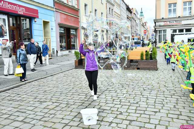 [WIDEO/FOTO] Cieszmy się nadzieją. Żółty Marsz ponownie przeszedł przez świdnicki rynek