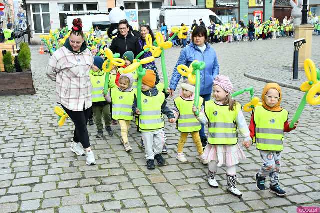 [WIDEO/FOTO] Cieszmy się nadzieją. Żółty Marsz ponownie przeszedł przez świdnicki rynek