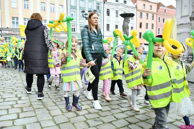 [WIDEO/FOTO] Cieszmy się nadzieją. Żółty Marsz ponownie przeszedł przez świdnicki rynek
