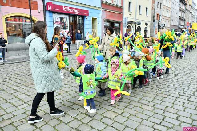 [WIDEO/FOTO] Cieszmy się nadzieją. Żółty Marsz ponownie przeszedł przez świdnicki rynek