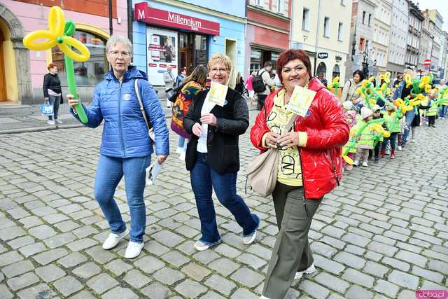 [WIDEO/FOTO] Cieszmy się nadzieją. Żółty Marsz ponownie przeszedł przez świdnicki rynek