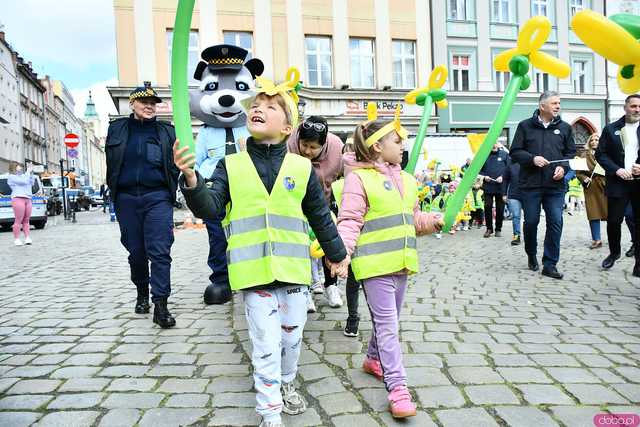 [WIDEO/FOTO] Cieszmy się nadzieją. Żółty Marsz ponownie przeszedł przez świdnicki rynek