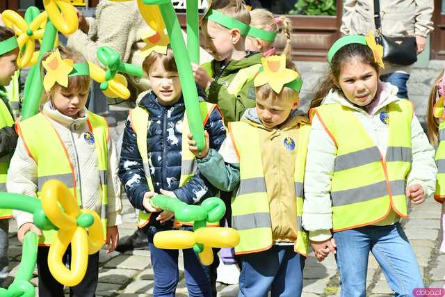 [WIDEO/FOTO] Cieszmy się nadzieją. Żółty Marsz ponownie przeszedł przez świdnicki rynek