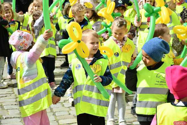 [WIDEO/FOTO] Cieszmy się nadzieją. Żółty Marsz ponownie przeszedł przez świdnicki rynek