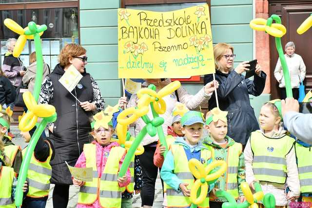 [WIDEO/FOTO] Cieszmy się nadzieją. Żółty Marsz ponownie przeszedł przez świdnicki rynek