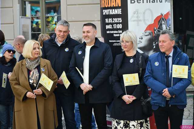 [WIDEO/FOTO] Cieszmy się nadzieją. Żółty Marsz ponownie przeszedł przez świdnicki rynek