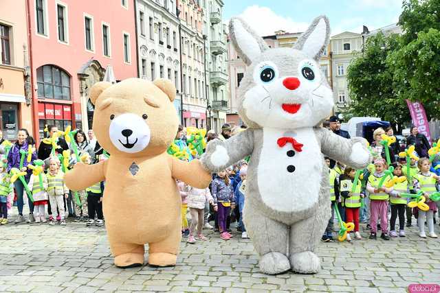 [WIDEO/FOTO] Cieszmy się nadzieją. Żółty Marsz ponownie przeszedł przez świdnicki rynek