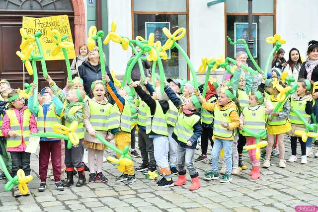 [WIDEO/FOTO] Cieszmy się nadzieją. Żółty Marsz ponownie przeszedł przez świdnicki rynek