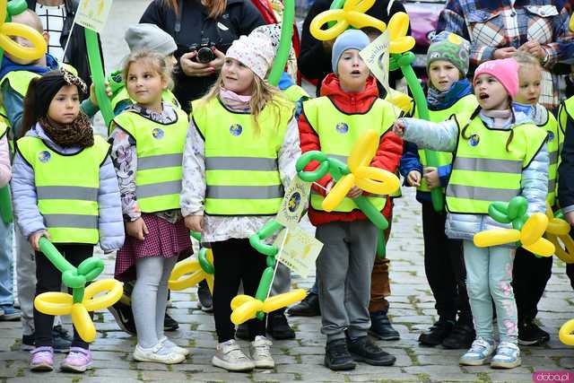 [WIDEO/FOTO] Cieszmy się nadzieją. Żółty Marsz ponownie przeszedł przez świdnicki rynek