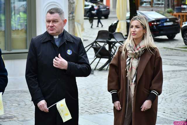 [WIDEO/FOTO] Cieszmy się nadzieją. Żółty Marsz ponownie przeszedł przez świdnicki rynek