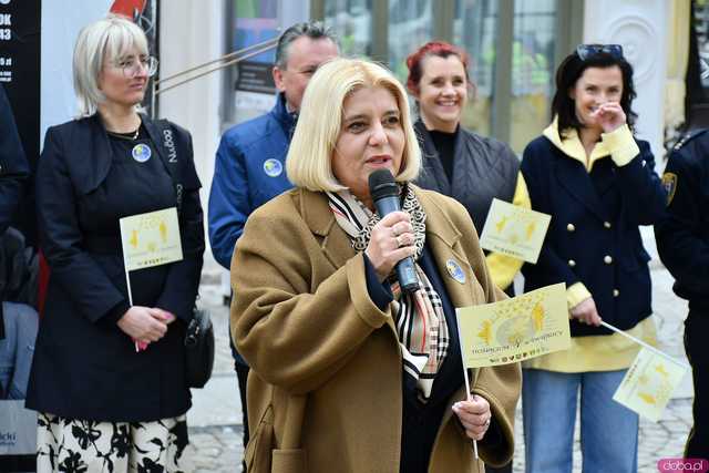 [WIDEO/FOTO] Cieszmy się nadzieją. Żółty Marsz ponownie przeszedł przez świdnicki rynek