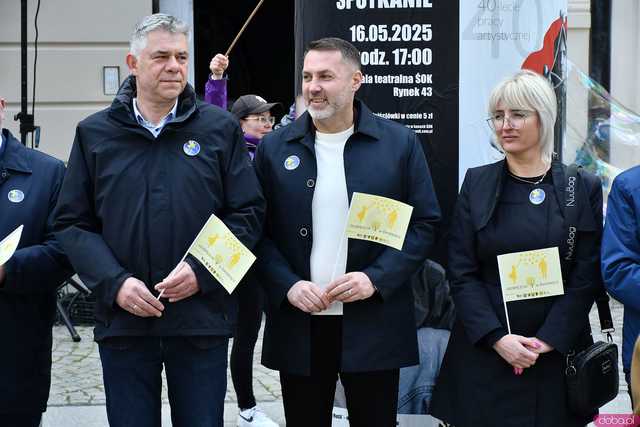 [WIDEO/FOTO] Cieszmy się nadzieją. Żółty Marsz ponownie przeszedł przez świdnicki rynek