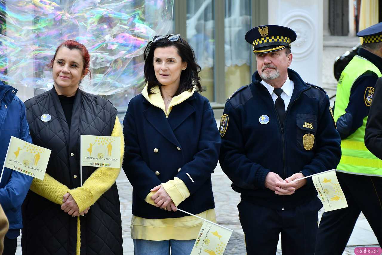 [WIDEO/FOTO] Cieszmy się nadzieją. Żółty Marsz ponownie przeszedł przez świdnicki rynek