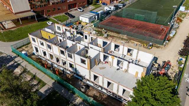 [FOTO] Zobaczcie, jak wygląda budowa hotelu i siłowni z lotu ptaka. To inwestycja za ponad 8,5 mln złotych