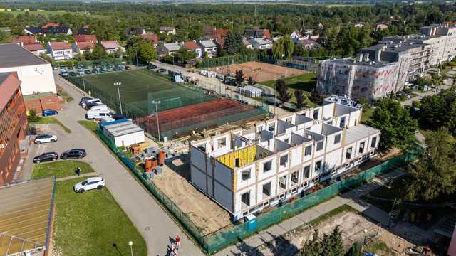 [FOTO] Zobaczcie, jak wygląda budowa hotelu i siłowni z lotu ptaka. To inwestycja za ponad 8,5 mln złotych