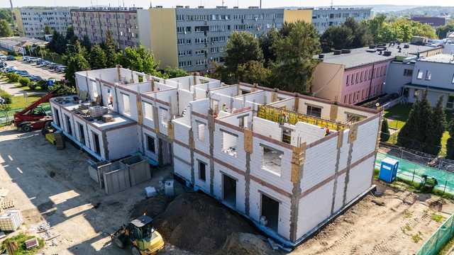 [FOTO] Zobaczcie, jak wygląda budowa hotelu i siłowni z lotu ptaka. To inwestycja za ponad 8,5 mln złotych