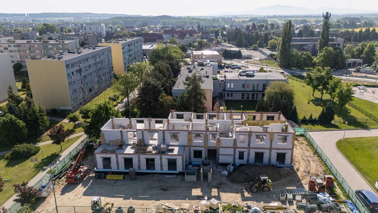 [FOTO] Zobaczcie, jak wygląda budowa hotelu i siłowni z lotu ptaka. To inwestycja za ponad 8,5 mln złotych