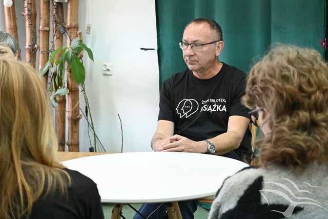 [FOTO] Osoby, które padły ofiarą wykluczenia lub dyskryminacji pełniły rolę żywych książek i podzielili się historiami ze swojego życia