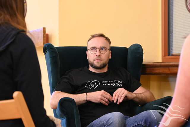 [FOTO] Osoby, które padły ofiarą wykluczenia lub dyskryminacji pełniły rolę żywych książek i podzielili się historiami ze swojego życia