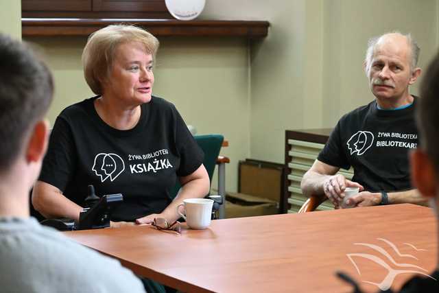 [FOTO] Osoby, które padły ofiarą wykluczenia lub dyskryminacji pełniły rolę żywych książek i podzielili się historiami ze swojego życia