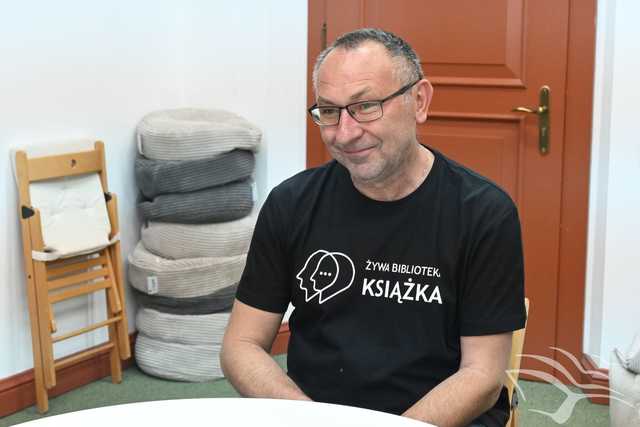[FOTO] Osoby, które padły ofiarą wykluczenia lub dyskryminacji pełniły rolę żywych książek i podzielili się historiami ze swojego życia