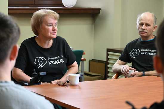 [FOTO] Osoby, które padły ofiarą wykluczenia lub dyskryminacji pełniły rolę żywych książek i podzielili się historiami ze swojego życia
